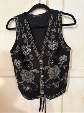 SHEIN Black Sleeveless Embroidered Button-Up Vest